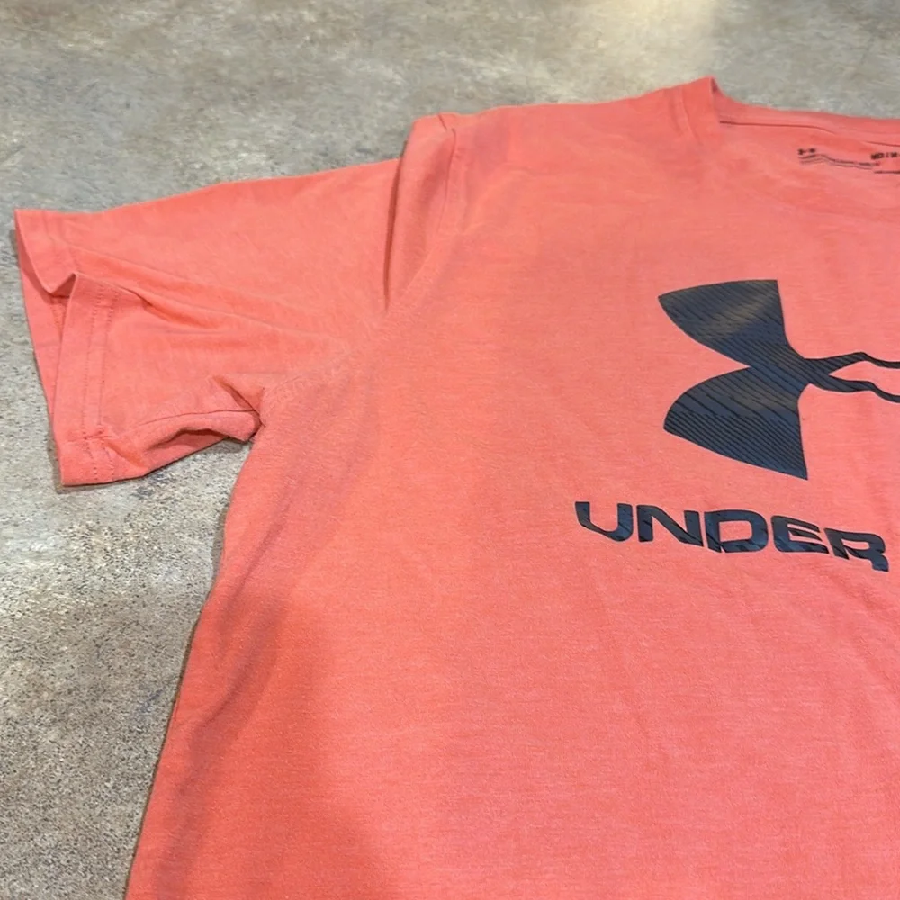 Men’s under Armour T-shirt, size medium